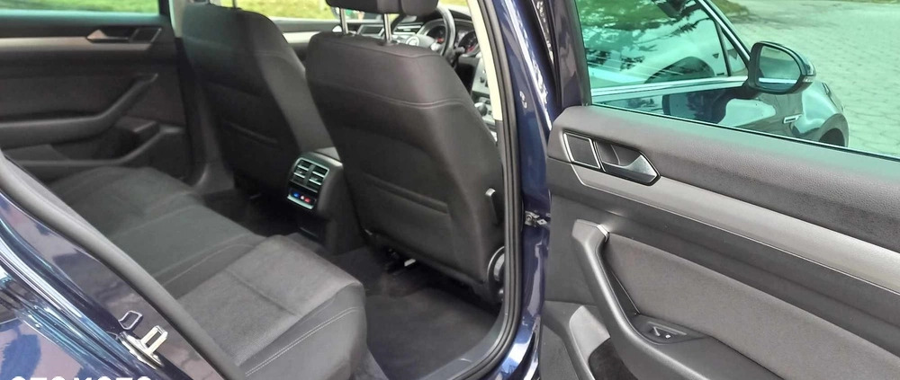 Volkswagen Passat cena 57800 przebieg: 232000, rok produkcji 2017 z Lubawa małe 596